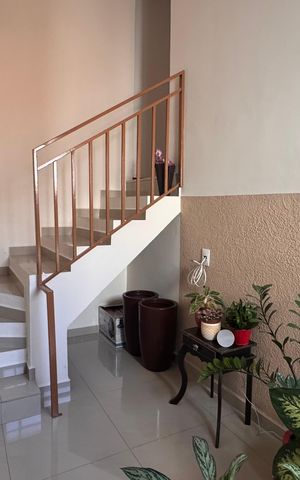 Casa à venda com 110m², 3 quartos e 3 vagas Casa à venda com 110m², 3 quartos e 3 vagasEscada
