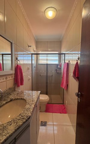 Casa à venda com 110m², 3 quartos e 3 vagas Casa à venda com 110m², 3 quartos e 3 vagasBanheiro 1