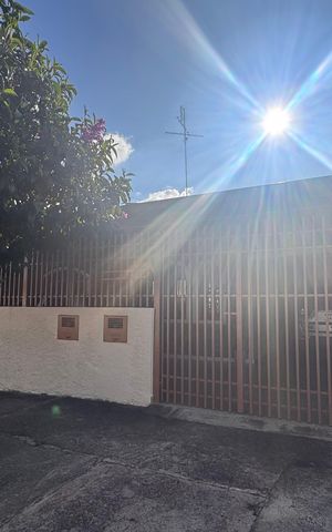 Casa à venda com 110m², 3 quartos e 3 vagas Casa à venda com 110m², 3 quartos e 3 vagasFachada
