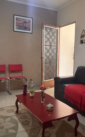 Casa à venda com 110m², 3 quartos e 3 vagas Casa à venda com 110m², 3 quartos e 3 vagasSala