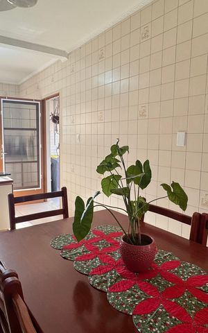 Casa à venda com 110m², 3 quartos e 3 vagas Casa à venda com 110m², 3 quartos e 3 vagasCopa