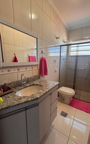 Casa à venda com 110m², 3 quartos e 3 vagas Casa à venda com 110m², 3 quartos e 3 vagasBanheiro 1