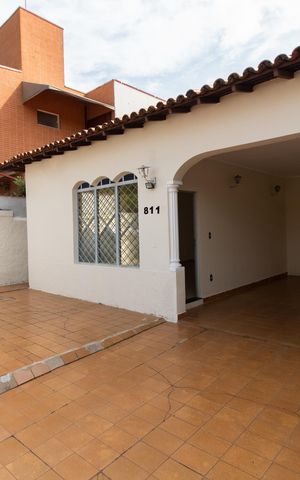 Casa para alugar com 191m², 4 quartos e 3 vagas Casa para alugar com 191m², 4 quartos e 3 vagasGaragem