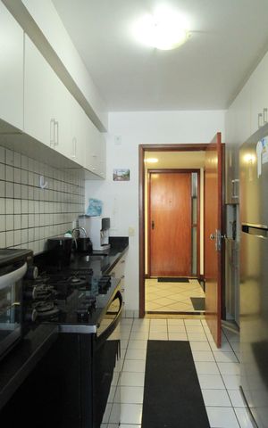 Apartamento para alugar com 197m², 4 quartos e 2 vagas Apartamento para alugar com 197m², 4 quartos e 2 vagasCozinha e Área de Serviço