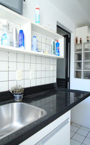 Apartamento para alugar com 197m², 4 quartos e 2 vagas Apartamento para alugar com 197m², 4 quartos e 2 vagasCozinha e Área de Serviço