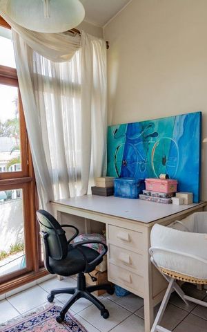 Casa à venda com 499m², 5 quartos e 4 vagas Casa à venda com 499m², 5 quartos e 4 vagasQuarto 5