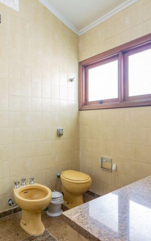 Casa à venda com 499m², 5 quartos e 4 vagas Casa à venda com 499m², 5 quartos e 4 vagasBanheiro 2