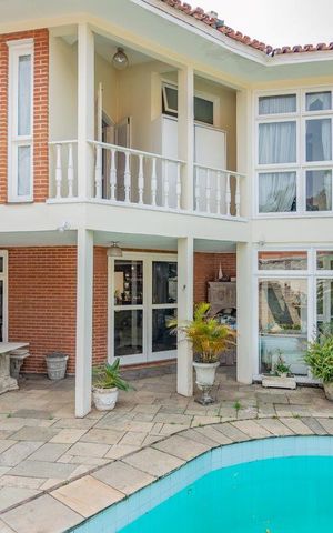 Casa à venda com 499m², 5 quartos e 4 vagas Casa à venda com 499m², 5 quartos e 4 vagasPiscina
