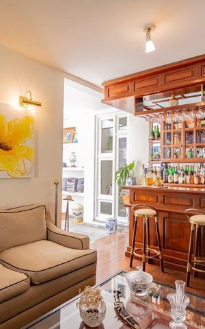 Casa à venda com 499m², 5 quartos e 4 vagas Casa à venda com 499m², 5 quartos e 4 vagasSala