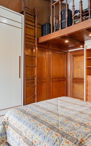 Casa à venda com 499m², 5 quartos e 4 vagas Casa à venda com 499m², 5 quartos e 4 vagasQuarto 3