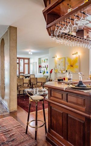 Casa à venda com 499m², 5 quartos e 4 vagas Casa à venda com 499m², 5 quartos e 4 vagasSala