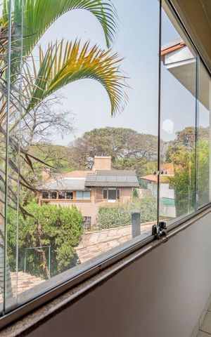 Casa à venda com 499m², 5 quartos e 4 vagas Casa à venda com 499m², 5 quartos e 4 vagasVaranda