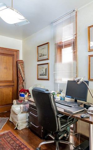 Casa à venda com 499m², 5 quartos e 4 vagas Casa à venda com 499m², 5 quartos e 4 vagasEscritório