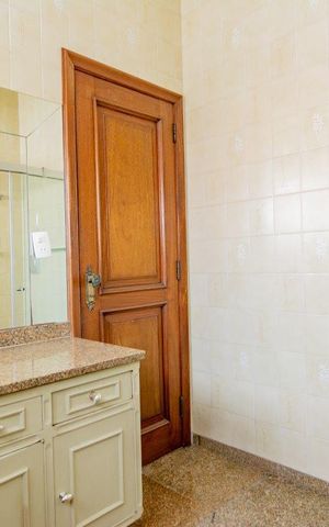 Casa à venda com 499m², 5 quartos e 4 vagas Casa à venda com 499m², 5 quartos e 4 vagasBanheiro 2