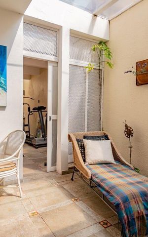 Casa à venda com 499m², 5 quartos e 4 vagas Casa à venda com 499m², 5 quartos e 4 vagasSala