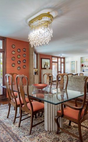 Casa à venda com 499m², 5 quartos e 4 vagas Casa à venda com 499m², 5 quartos e 4 vagasSala