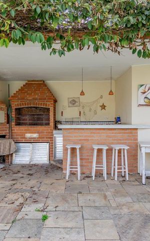 Casa à venda com 499m², 5 quartos e 4 vagas Casa à venda com 499m², 5 quartos e 4 vagasChurrasqueira
