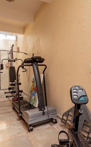 Casa à venda com 499m², 5 quartos e 4 vagas Casa à venda com 499m², 5 quartos e 4 vagasÁrea Externa