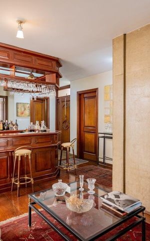 Casa à venda com 499m², 5 quartos e 4 vagas Casa à venda com 499m², 5 quartos e 4 vagasSala