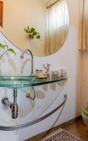 Casa à venda com 499m², 5 quartos e 4 vagas Casa à venda com 499m², 5 quartos e 4 vagasLavabo