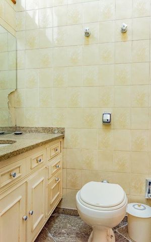 Casa à venda com 499m², 5 quartos e 4 vagas Casa à venda com 499m², 5 quartos e 4 vagasBanheiro 3