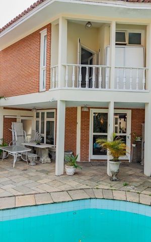 Casa à venda com 499m², 5 quartos e 4 vagas Casa à venda com 499m², 5 quartos e 4 vagasPiscina