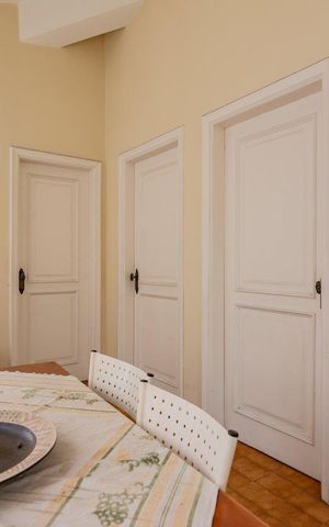 Casa à venda com 499m², 5 quartos e 4 vagas Casa à venda com 499m², 5 quartos e 4 vagasÁrea Externa