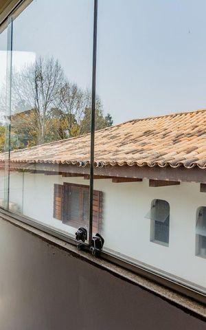 Casa à venda com 499m², 5 quartos e 4 vagas Casa à venda com 499m², 5 quartos e 4 vagasVaranda