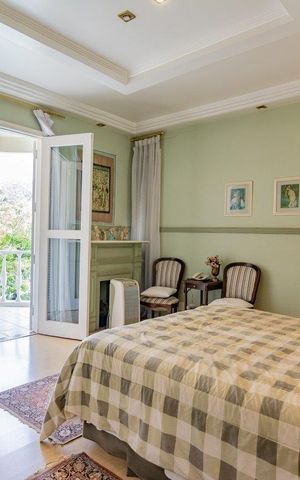 Casa à venda com 499m², 5 quartos e 4 vagas Casa à venda com 499m², 5 quartos e 4 vagasQuarto 4