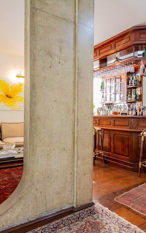 Casa à venda com 499m², 5 quartos e 4 vagas Casa à venda com 499m², 5 quartos e 4 vagasSala