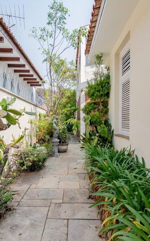 Casa à venda com 499m², 5 quartos e 4 vagas Casa à venda com 499m², 5 quartos e 4 vagasÁrea Externa