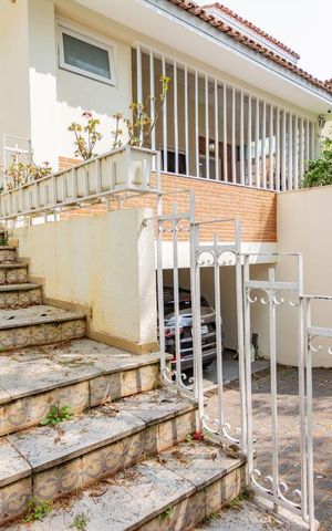Casa à venda com 499m², 5 quartos e 4 vagas Casa à venda com 499m², 5 quartos e 4 vagasÁrea Externa