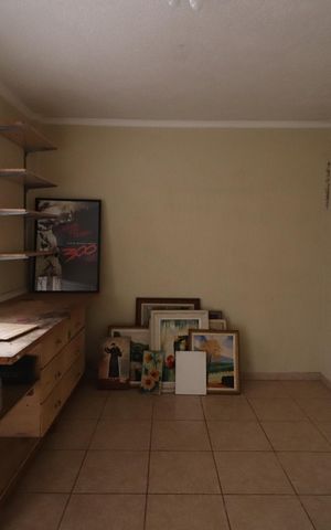 Casa à venda com 340m², 5 quartos e 5 vagasQuarto de Serviço
