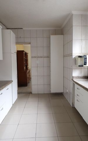 Casa à venda com 340m², 5 quartos e 5 vagasCozinha