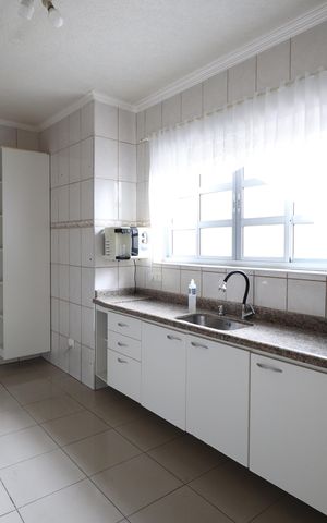 Casa à venda com 340m², 5 quartos e 5 vagasCozinha