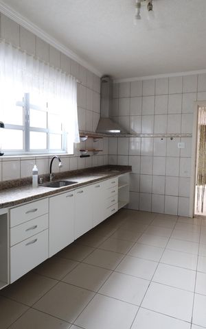 Casa à venda com 340m², 5 quartos e 5 vagasCozinha