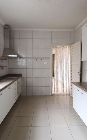 Casa à venda com 340m², 5 quartos e 5 vagasCozinha