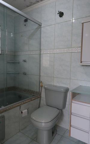 Casa à venda com 340m², 5 quartos e 5 vagasBanheiro da Suíte