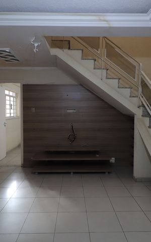 Casa à venda com 340m², 5 quartos e 5 vagasSala