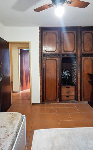 Casa à venda com 500m², 7 quartos e 10 vagas Casa à venda com 500m², 7 quartos e 10 vagasQuarto 4