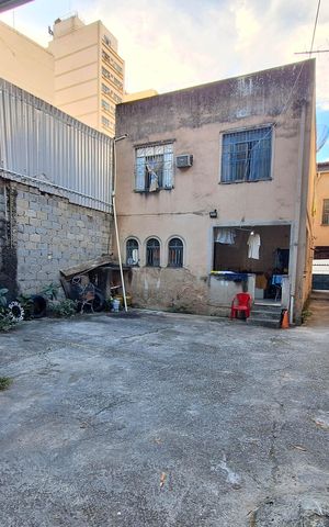 Casa à venda com 500m², 7 quartos e 10 vagas Casa à venda com 500m², 7 quartos e 10 vagasQuintal
