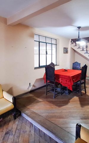 Casa à venda com 500m², 7 quartos e 10 vagas Casa à venda com 500m², 7 quartos e 10 vagasSala