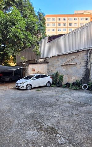 Casa à venda com 500m², 7 quartos e 10 vagas Casa à venda com 500m², 7 quartos e 10 vagasQuintal