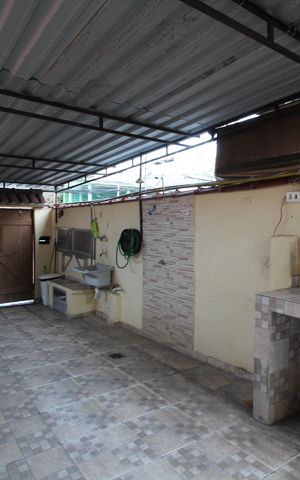 Casa à venda com 300m², 5 quartos e 5 vagasCasa 2 - Garagem