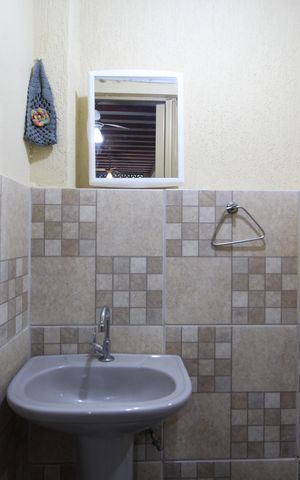 Casa à venda com 300m², 5 quartos e 5 vagasCasa 2 - Banheiro de Serviço