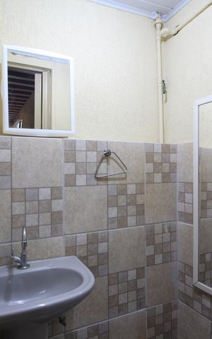 Casa à venda com 300m², 5 quartos e 5 vagasCasa 2 - Banheiro de Serviço