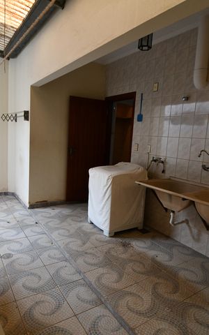 Casa à venda com 300m², 4 quartos e 6 vagasÁrea de Serviço