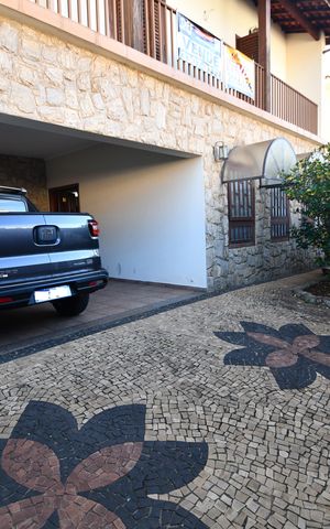 Casa à venda com 300m², 4 quartos e 6 vagasGaragem