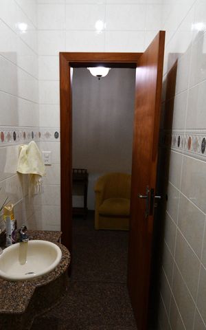 Casa à venda com 300m², 4 quartos e 6 vagasLavabo