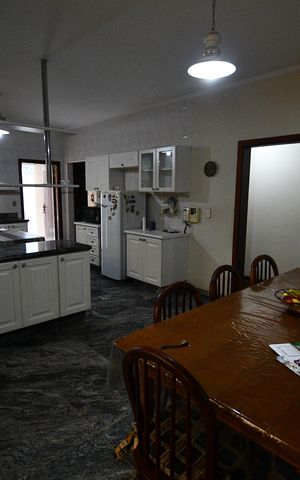 Casa à venda com 300m², 4 quartos e 6 vagasCozinha